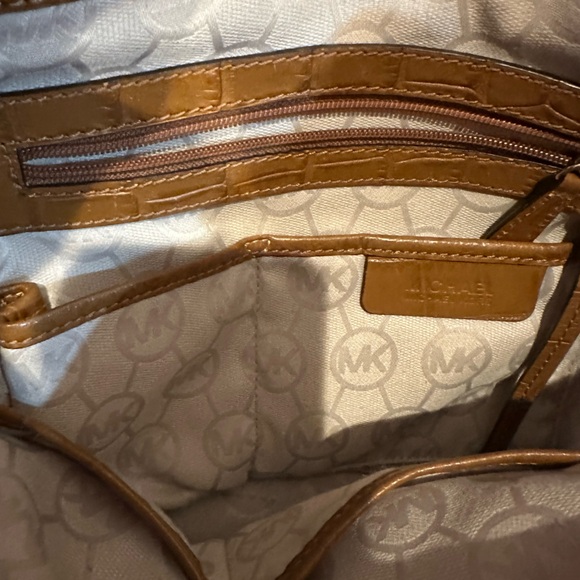 Michael Kors Tan and Cream Bag - Picture 14 of 16